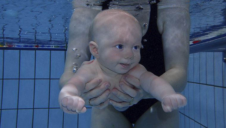 AMO Babysvømning Lille Baby Under Vand