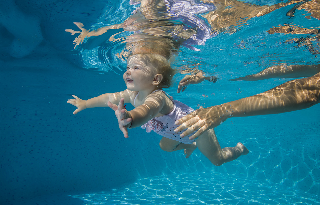 Aqua Smaaboern Baby 10 Mdr Svoemmer Under Vand