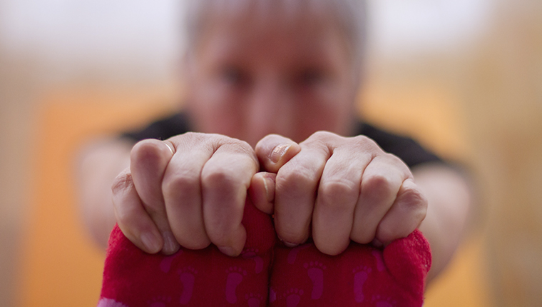 yoga straek haender holder om foedder sloeret
