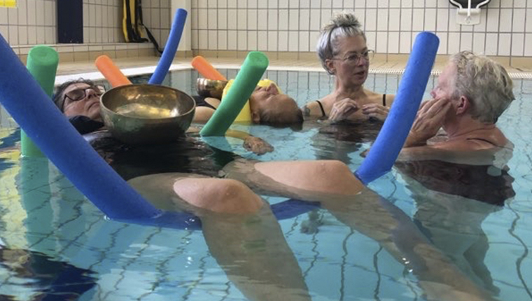 Klang Yoga i vand i Fredericia ved Aftenskolen Magnum Opus