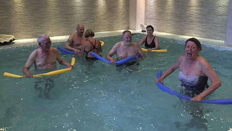 Varmtvandstræning i Fredericia ved Aftenskolen Magnum Opus. AMO-hold